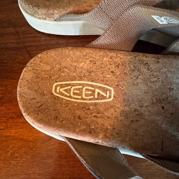 Keen women’s tan Sandals - Picture 8 of 10